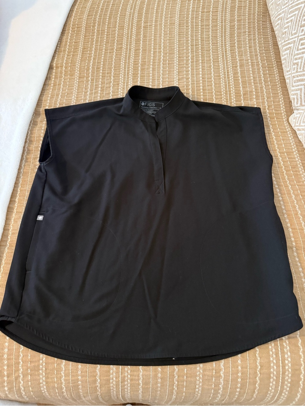 FIGS Black Rafaela ToP
